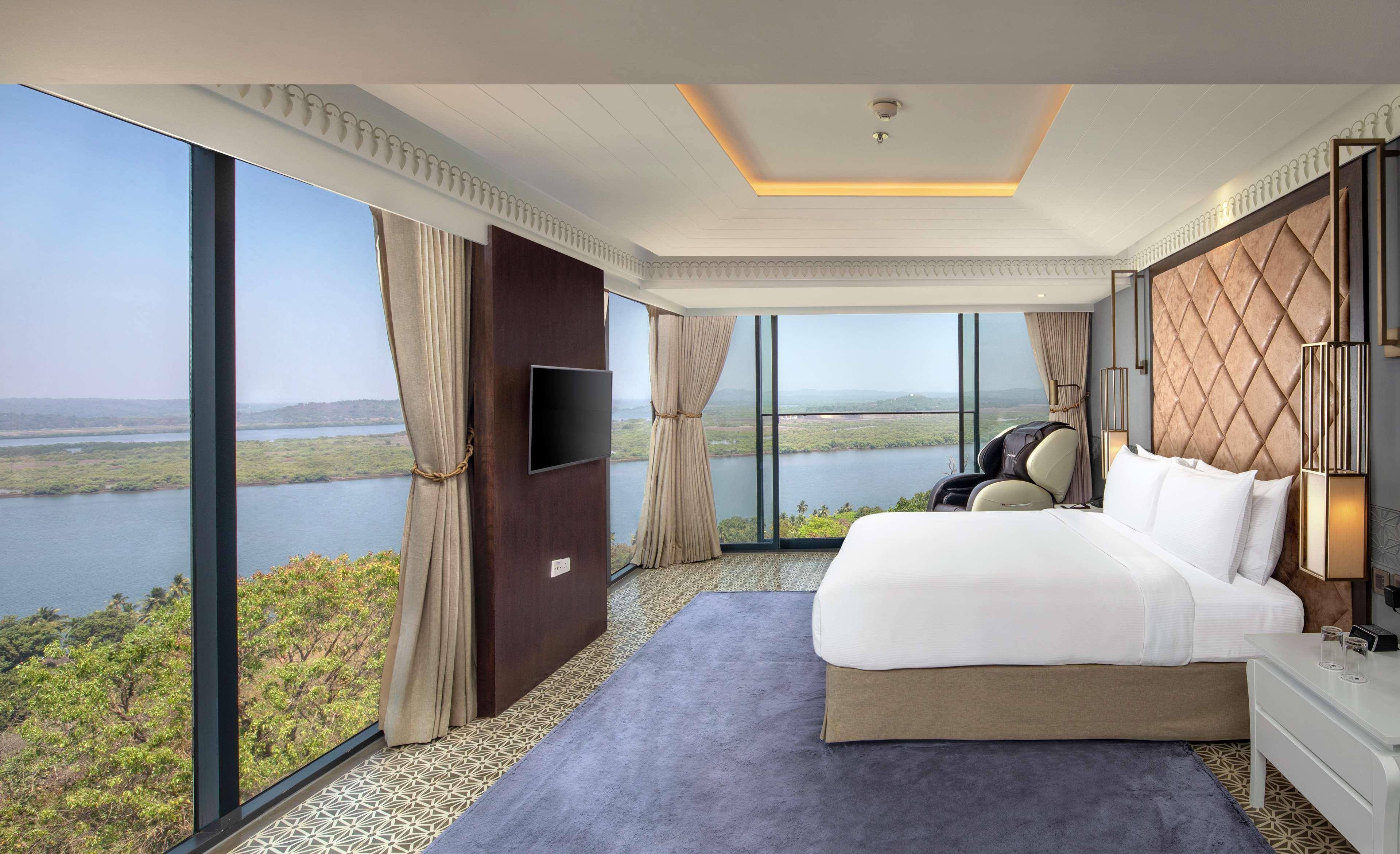 Doubletree By Hilton Goa - Panaji Hotel Eksteriør billede