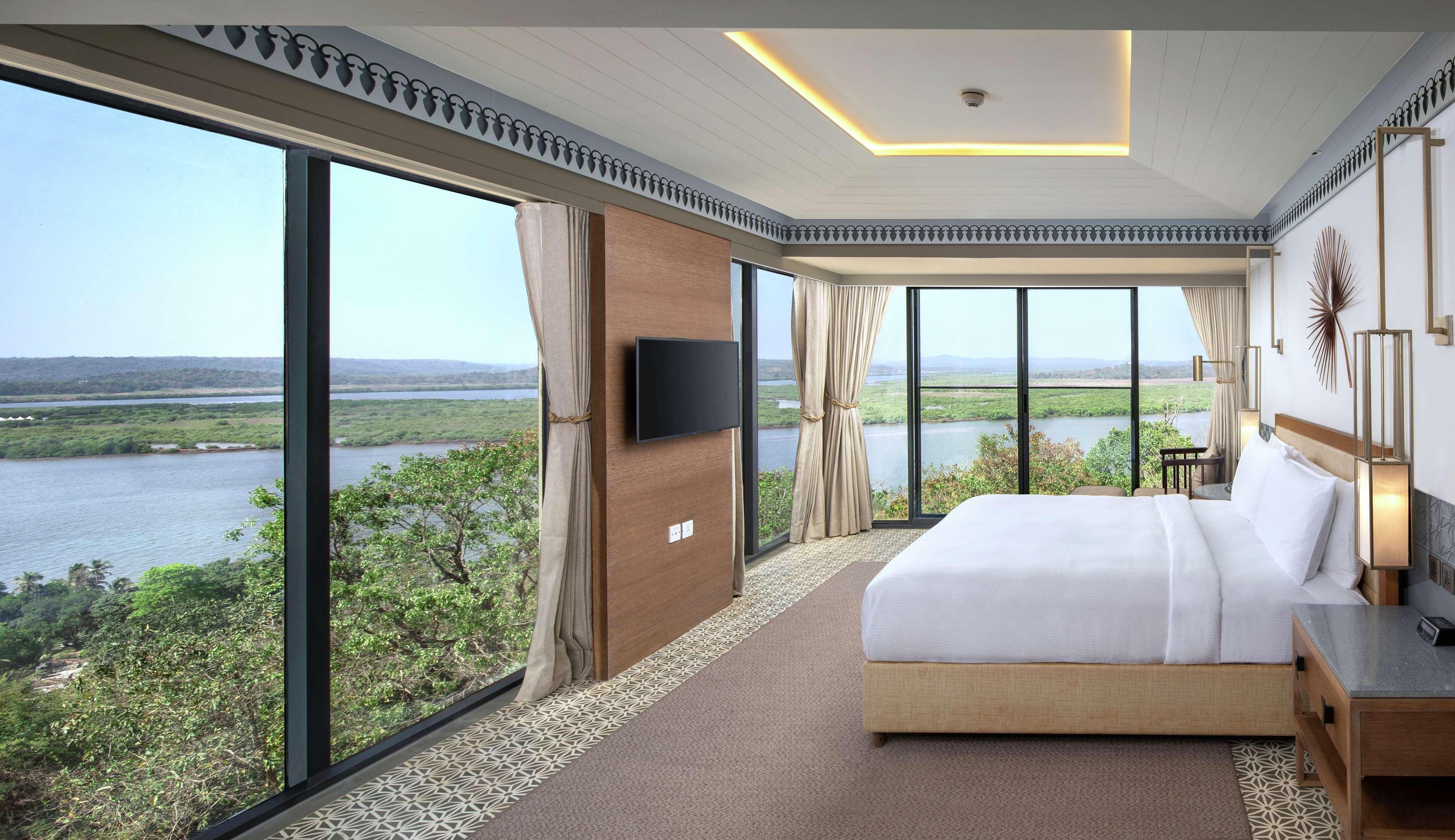 Doubletree By Hilton Goa - Panaji Hotel Eksteriør billede
