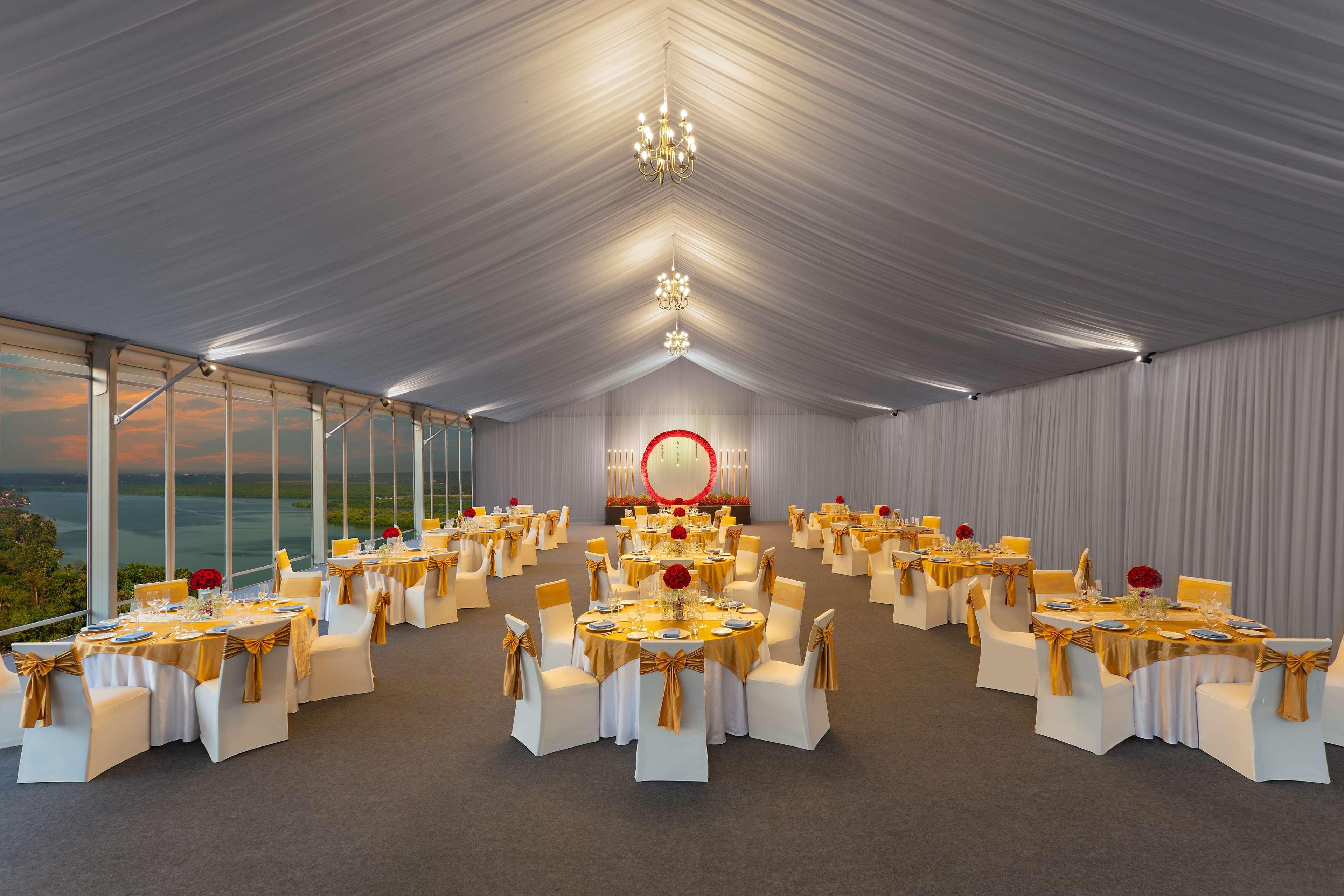 Doubletree By Hilton Goa - Panaji Hotel Eksteriør billede
