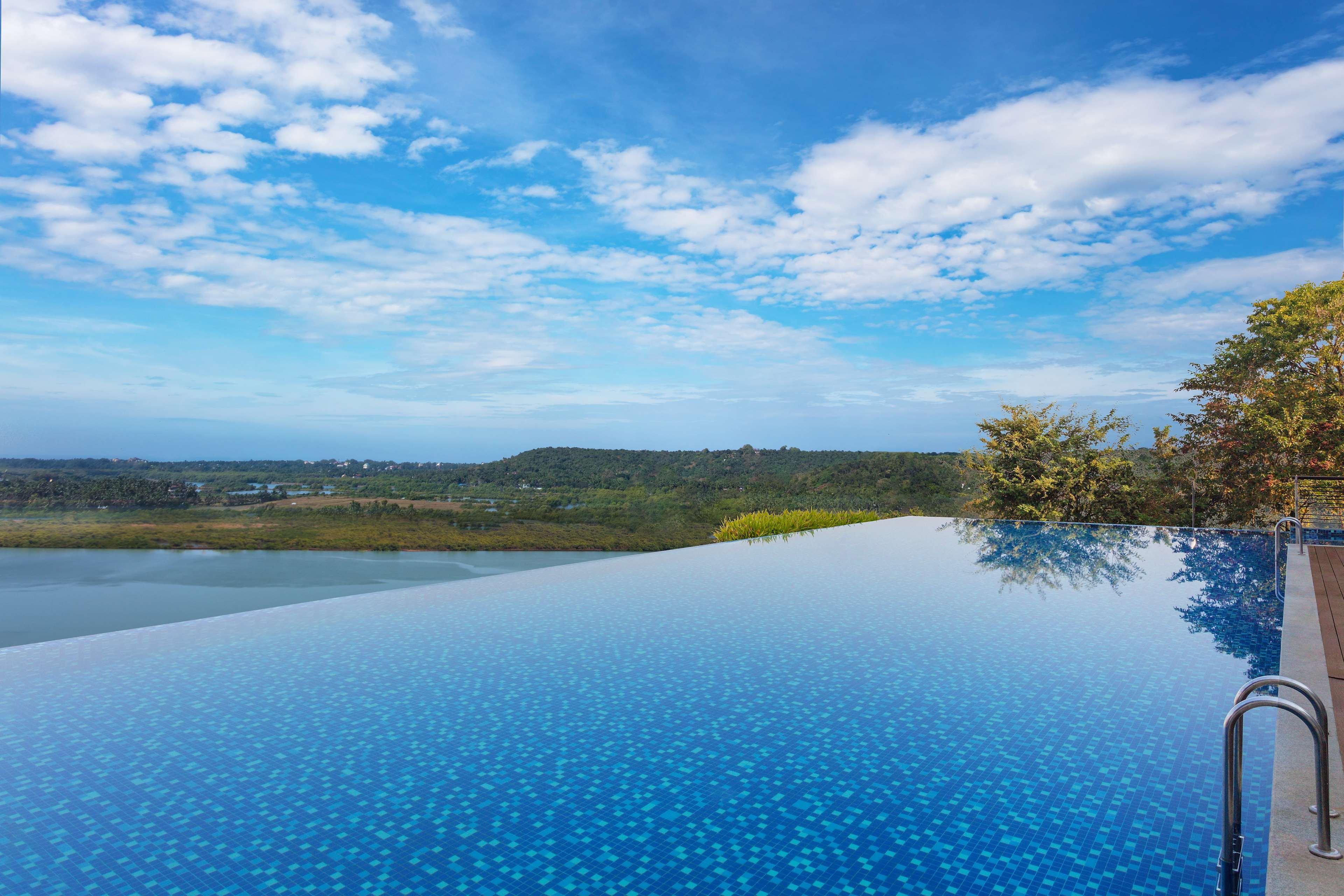 Doubletree By Hilton Goa - Panaji Hotel Eksteriør billede
