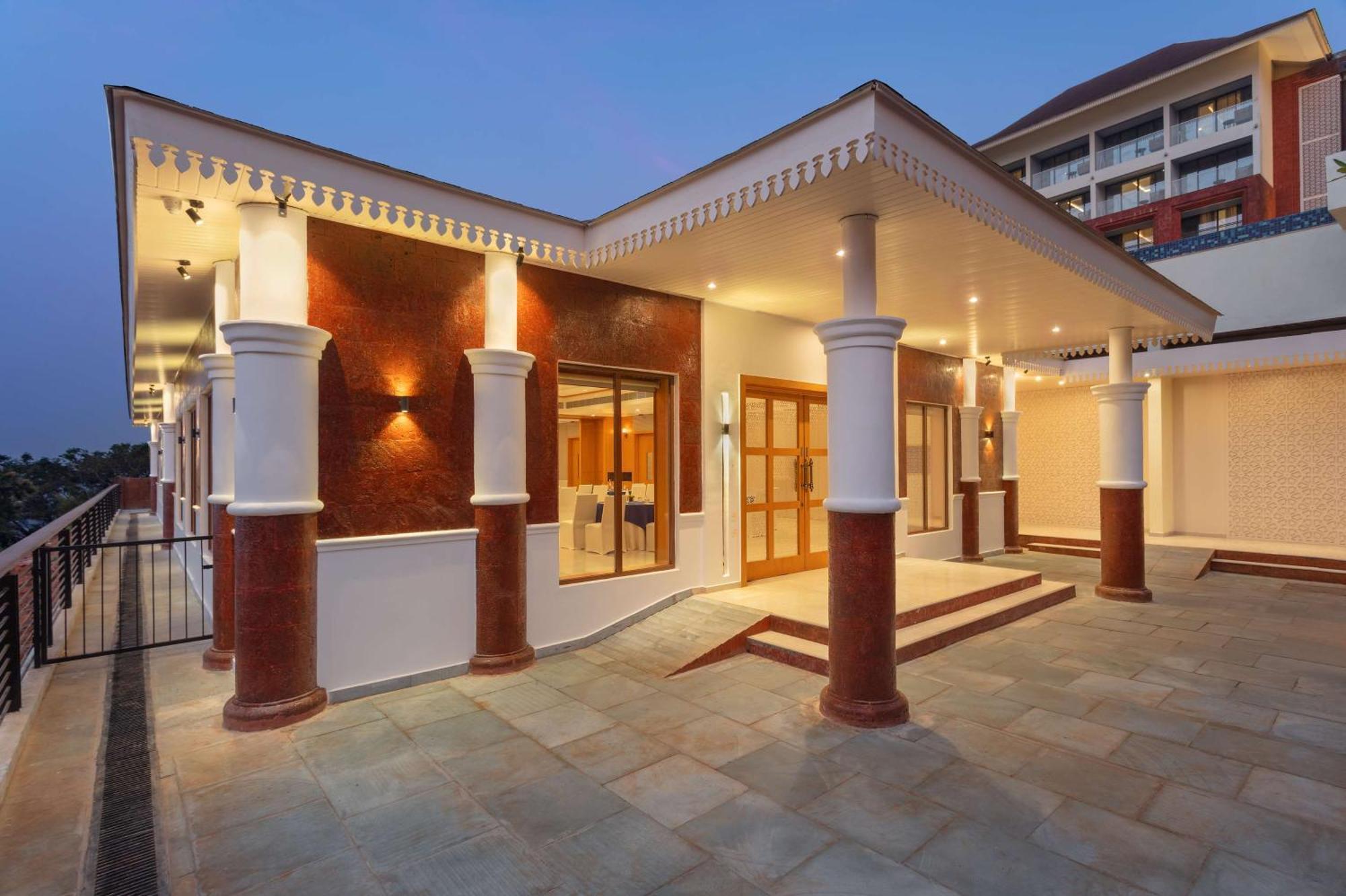 Doubletree By Hilton Goa - Panaji Hotel Eksteriør billede