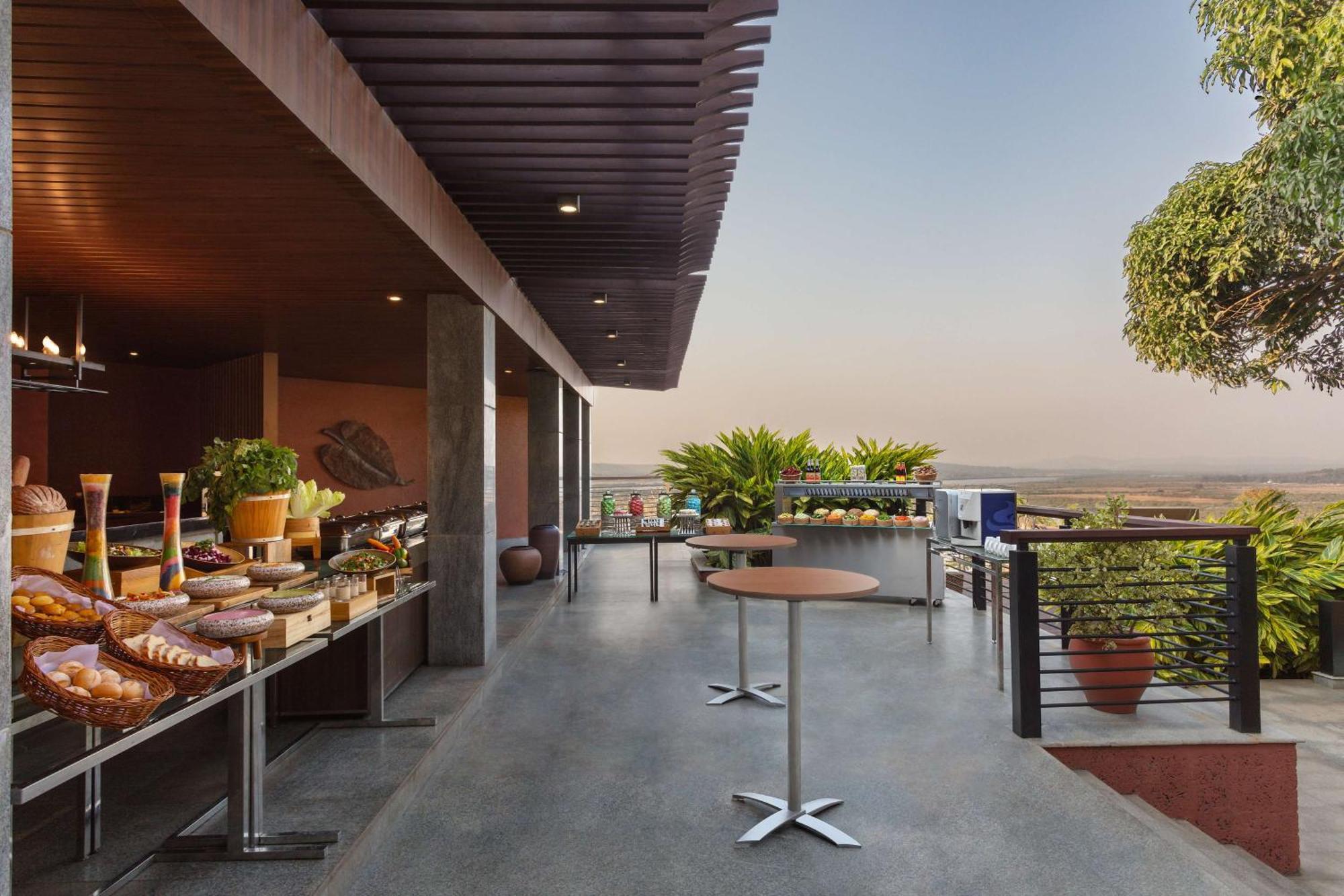 Doubletree By Hilton Goa - Panaji Hotel Eksteriør billede