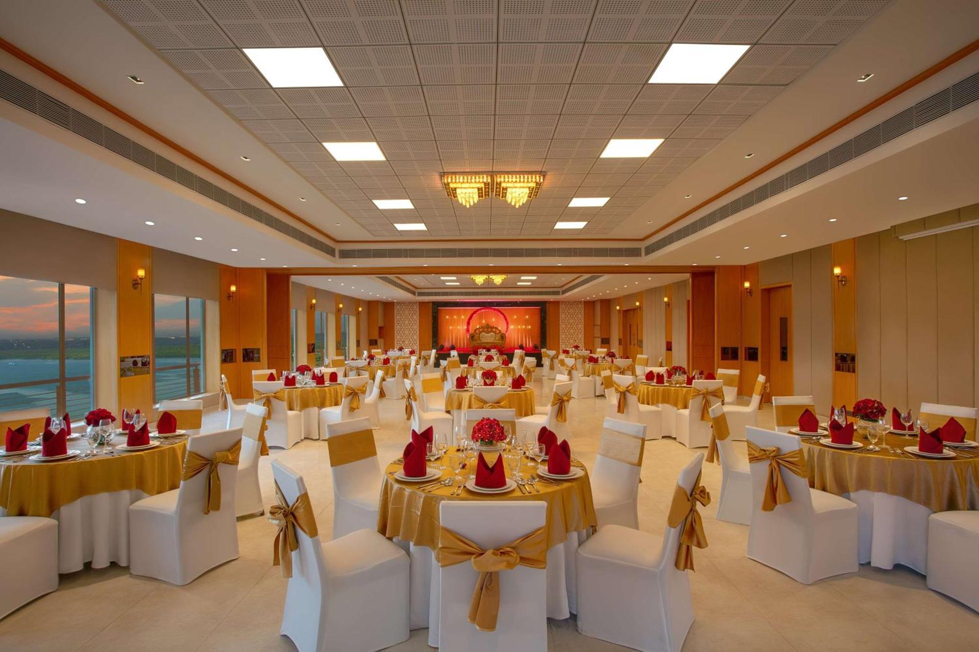 Doubletree By Hilton Goa - Panaji Hotel Eksteriør billede