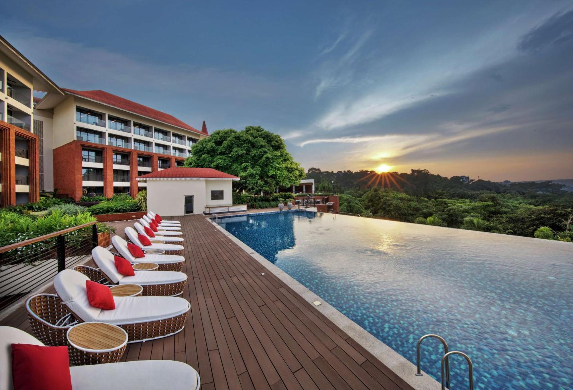 Doubletree By Hilton Goa - Panaji Hotel Eksteriør billede