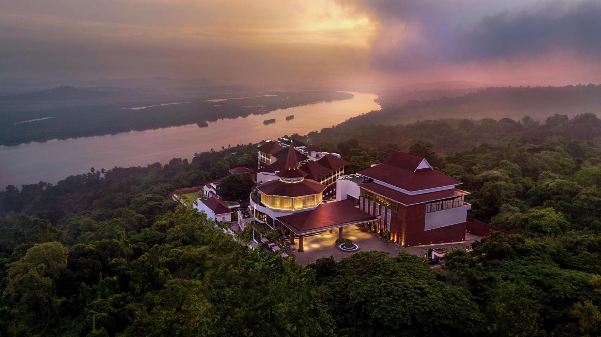Doubletree By Hilton Goa - Panaji Hotel Eksteriør billede