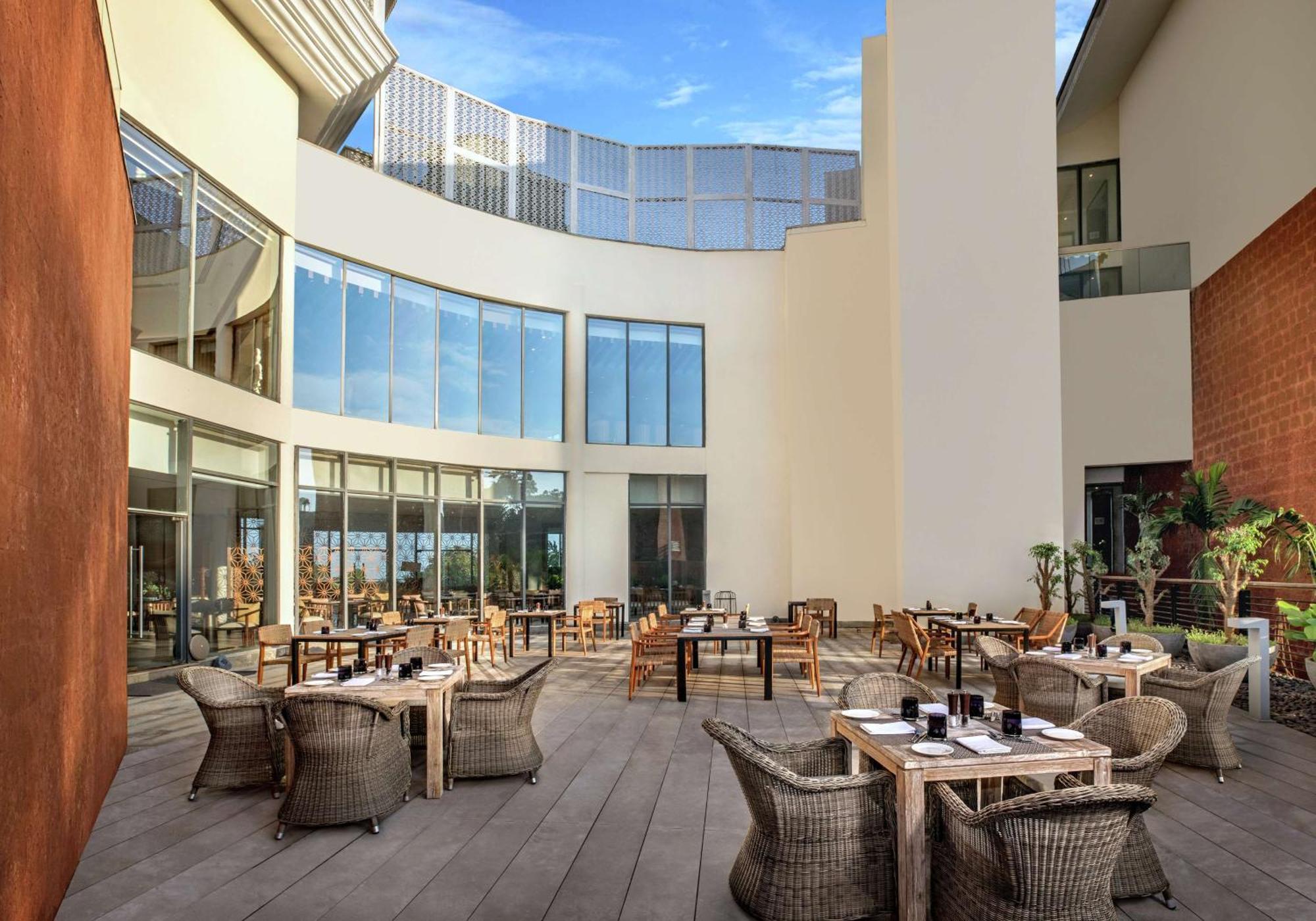 Doubletree By Hilton Goa - Panaji Hotel Eksteriør billede